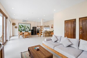 別墅 | 起居區 | 55-吋電視、數位頻道、Netflix、串流服務