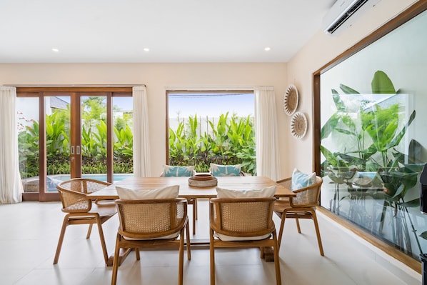 Villa | Dining room