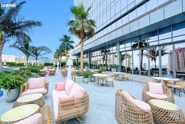 Exterior - bnbme | The Palm Tower | STUDIO (Dubai)