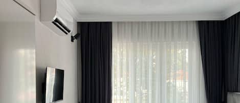 Chambre Standard double ou avec lits jumeaux, non-fumeur | Literie hypoallergénique, bureau, accÚs au Wi-Fi (inclus)