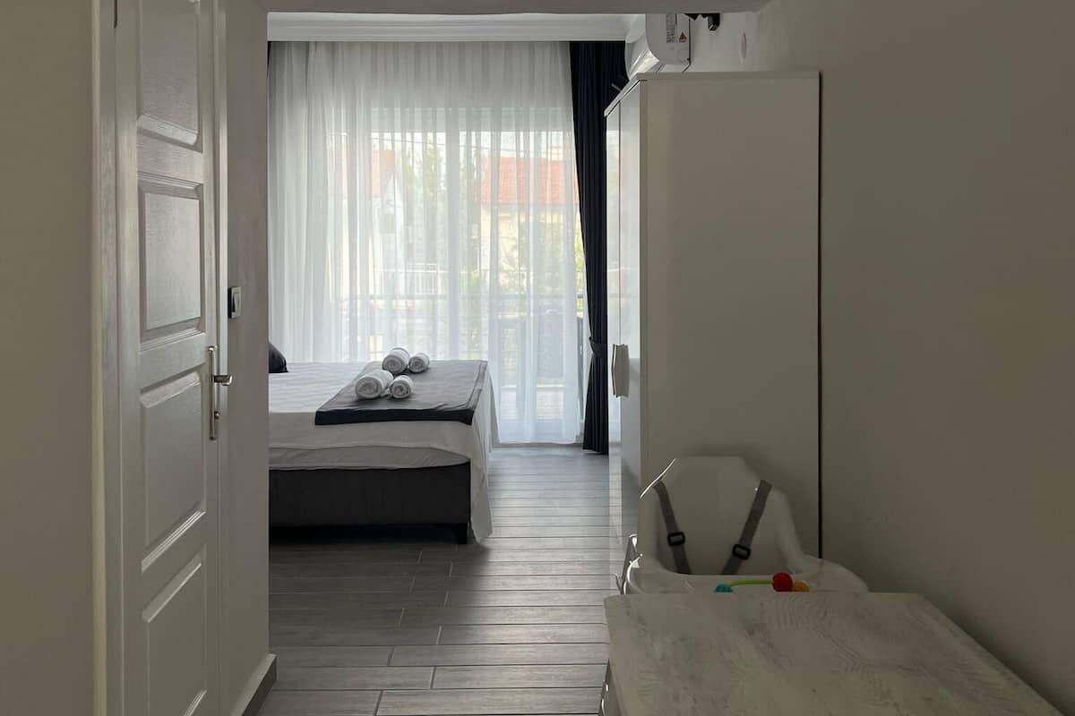 Habitación doble estándar, para no fumadores | Ropa de cama hipoalergénica, escritorio y wifi gratis