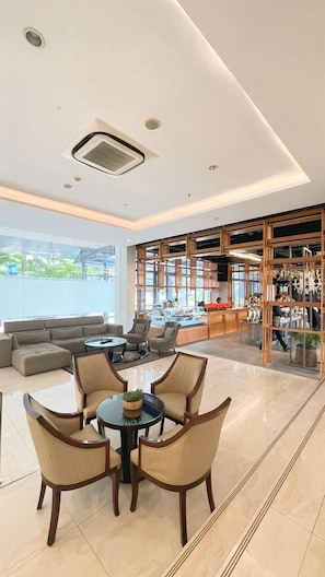 Lobby - Luxury Inn Arion Hotel Rawamangun (Jakarta)