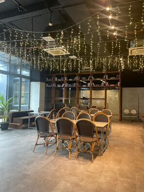 Restaurant - Luxury Inn Arion Hotel Rawamangun (Jakarta)