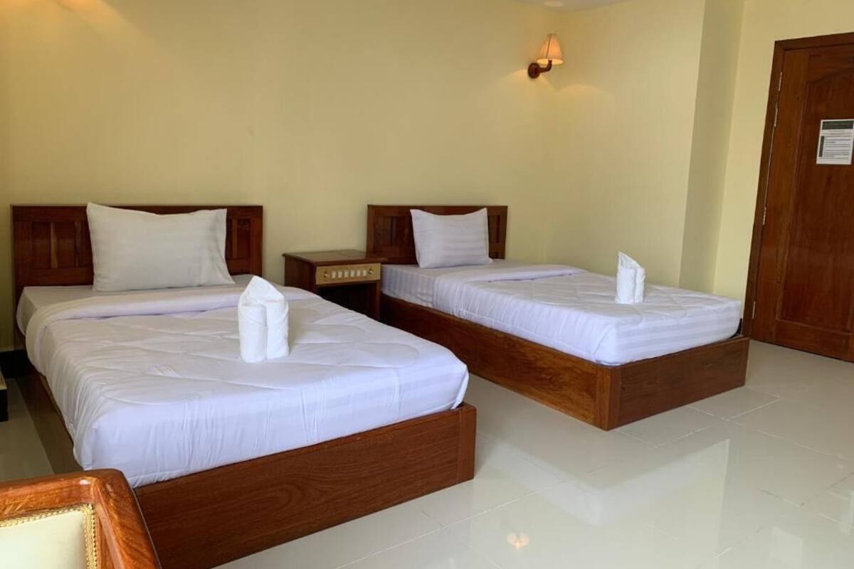 Superior Twin Room | Premium bedding, minibar, desk, laptop workspace