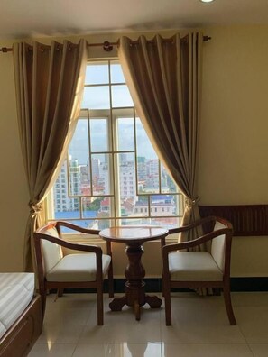 Premium bedding, minibar, individually furnished, desk - Le Prime Hotel (Phnom Penh)