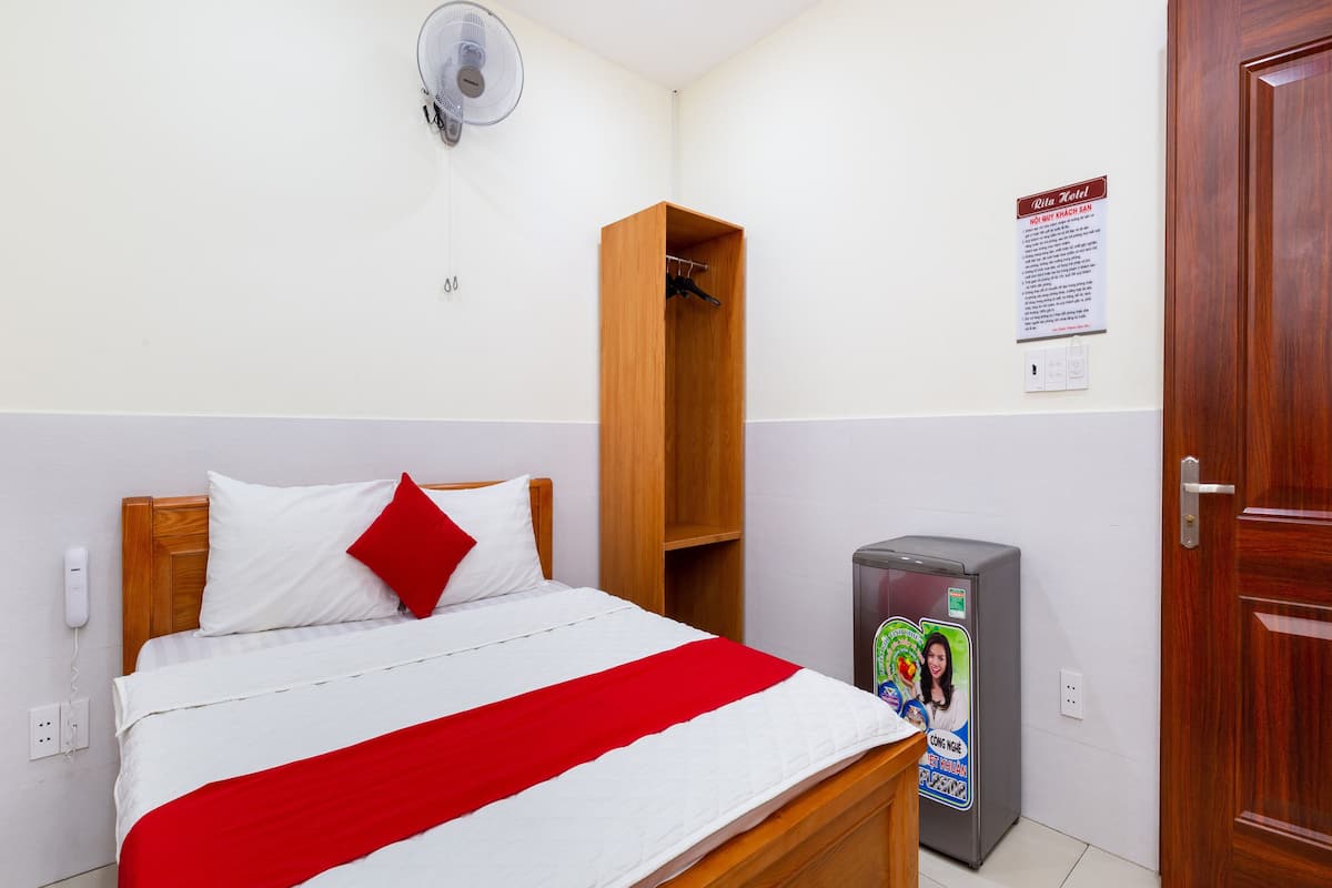Standard Double Room | Desk, blackout curtains, soundproofing, free WiFi