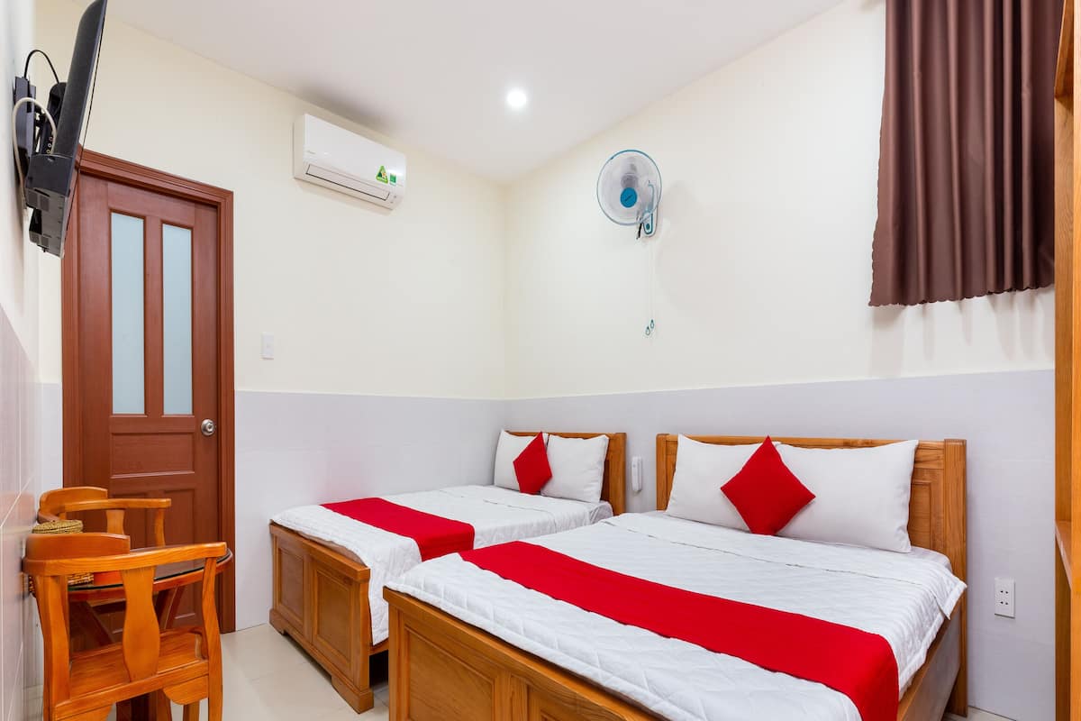 Family Room | Desk, blackout curtains, soundproofing, free WiFi