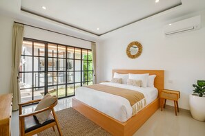 Deluxe Villa | Desk, bed sheets - Villa Concasa in Canggu - 2 min to Atlas/finns (Canggu)