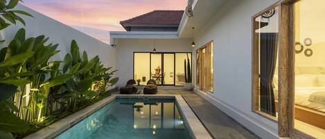 Indoor pool, pool loungers