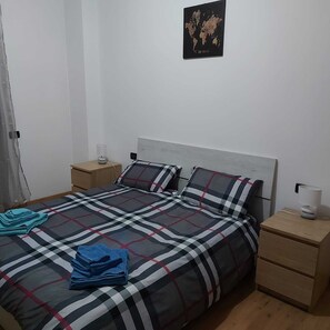 1 Schlafzimmer, Reisekinderbett, kostenloses WLAN, Bettwäsche
