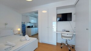 Basic Apartment, 1 Bedroom | 1 bedroom, WiFi (free) - A cozy and cute pethouse (Athens)