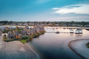 Beach - The 2-person Studio Waterfront enjoys a unique location and is spread over two floors. The terrace overlooks the water. (Ouddorp)