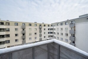 Balcony - Apartment in Wroclaw by Renters Prestige (Wroclaw)