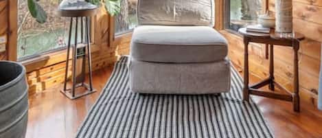 Smart-TV, Kamin, Stereoanlage