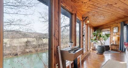 Cozy Cabin Getaway on Buffalo River with HUGE Patio