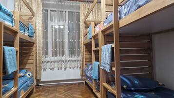 Basic Shared Dormitory, 4 Bedrooms | In-room dining