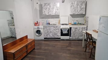 Dormitório compartilhado básico, 4 quartos | Terraço/pátio