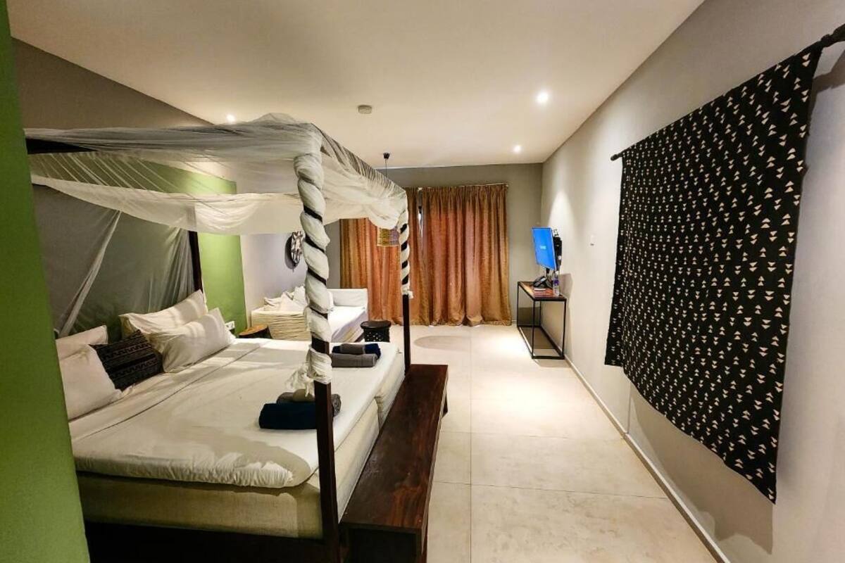 Deluxe Double Room, Garden View | Iron/ironing board, WiFi (free)