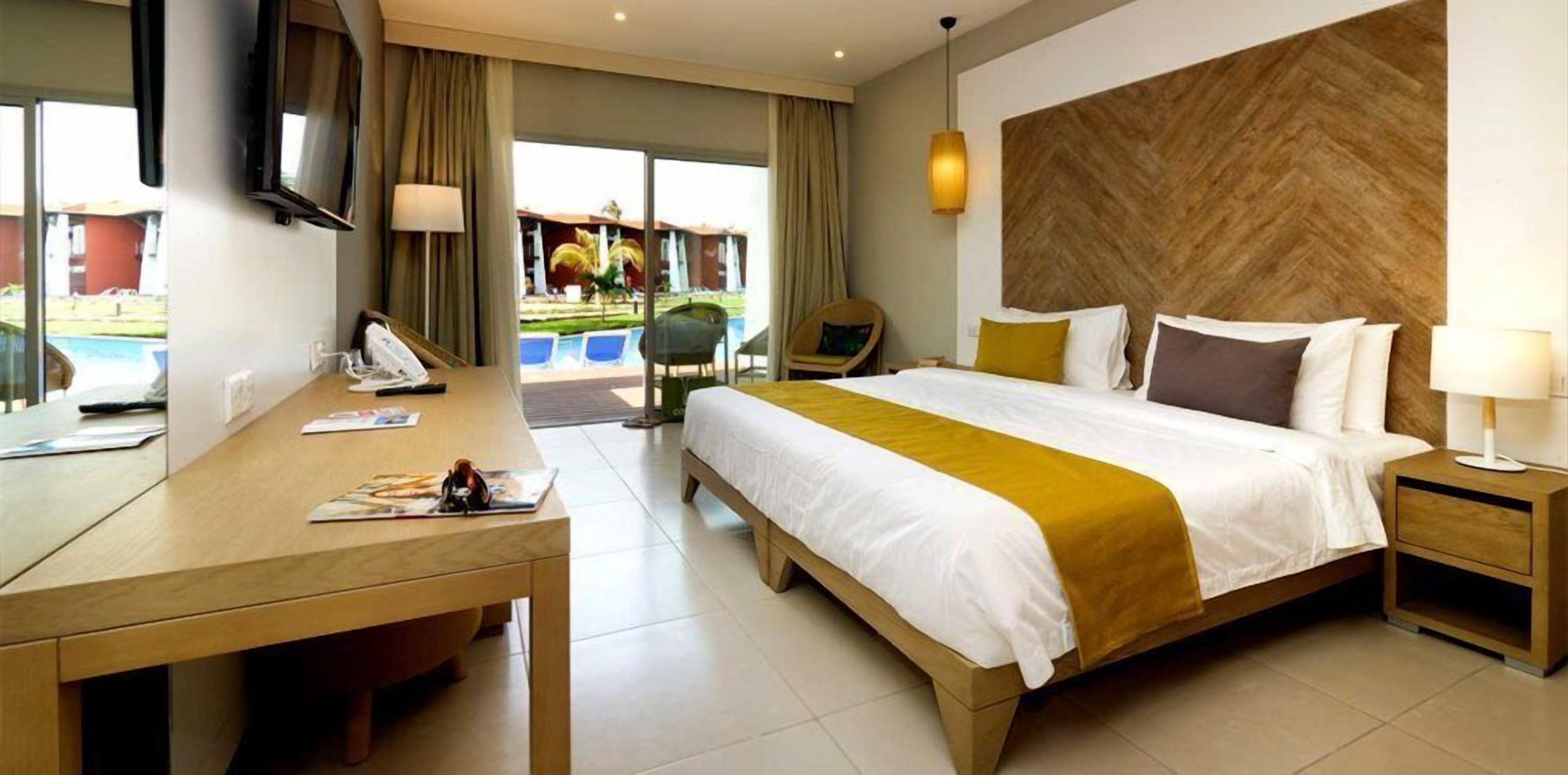 Premium Double Room, 1 Double Bed, Non Smoking, Balcony | Iron/ironing board, free WiFi