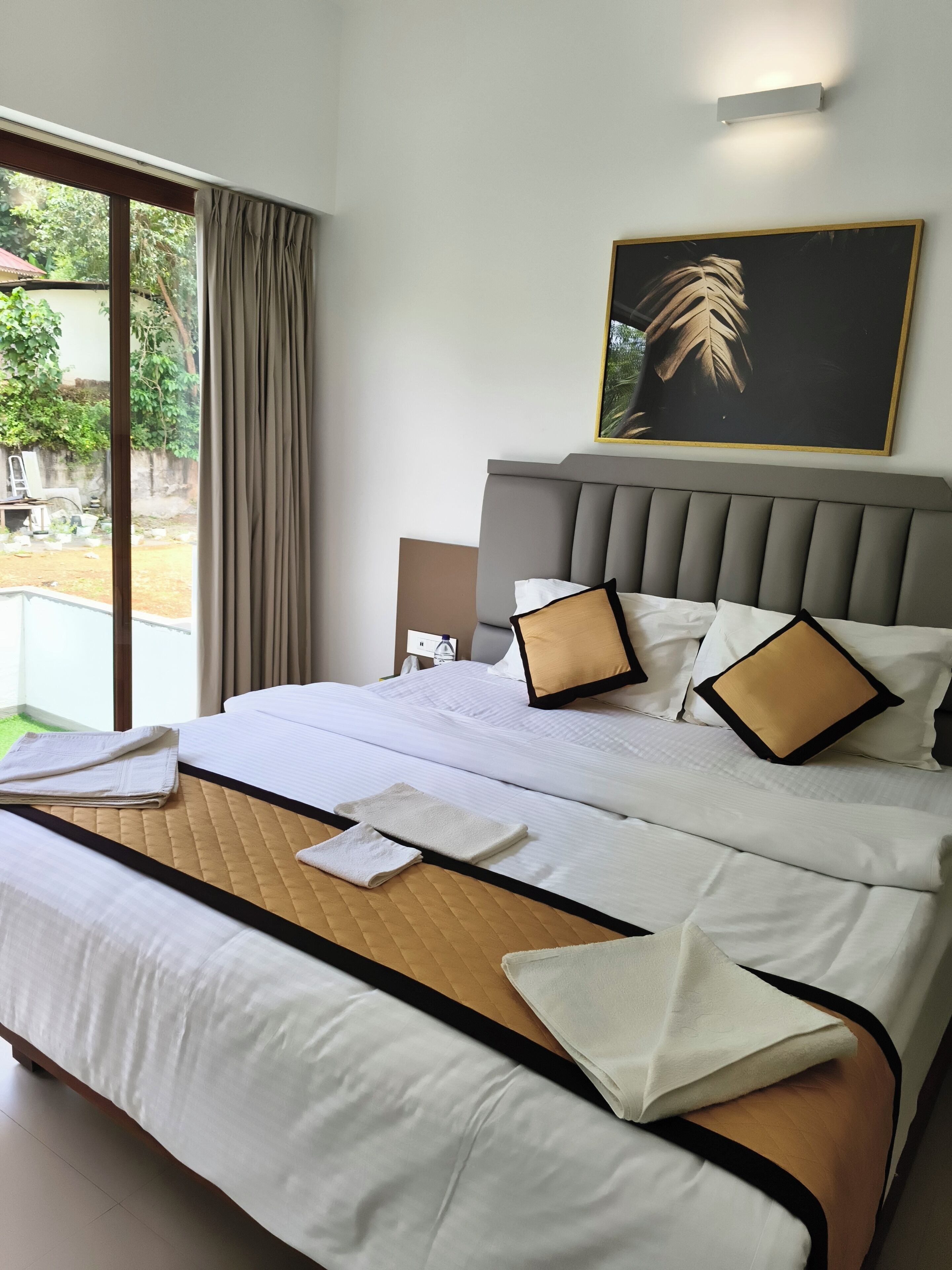 Deluxe Room, Patio, Garden View | In-room safe, soundproofing, iron/ironing board, rollaway beds