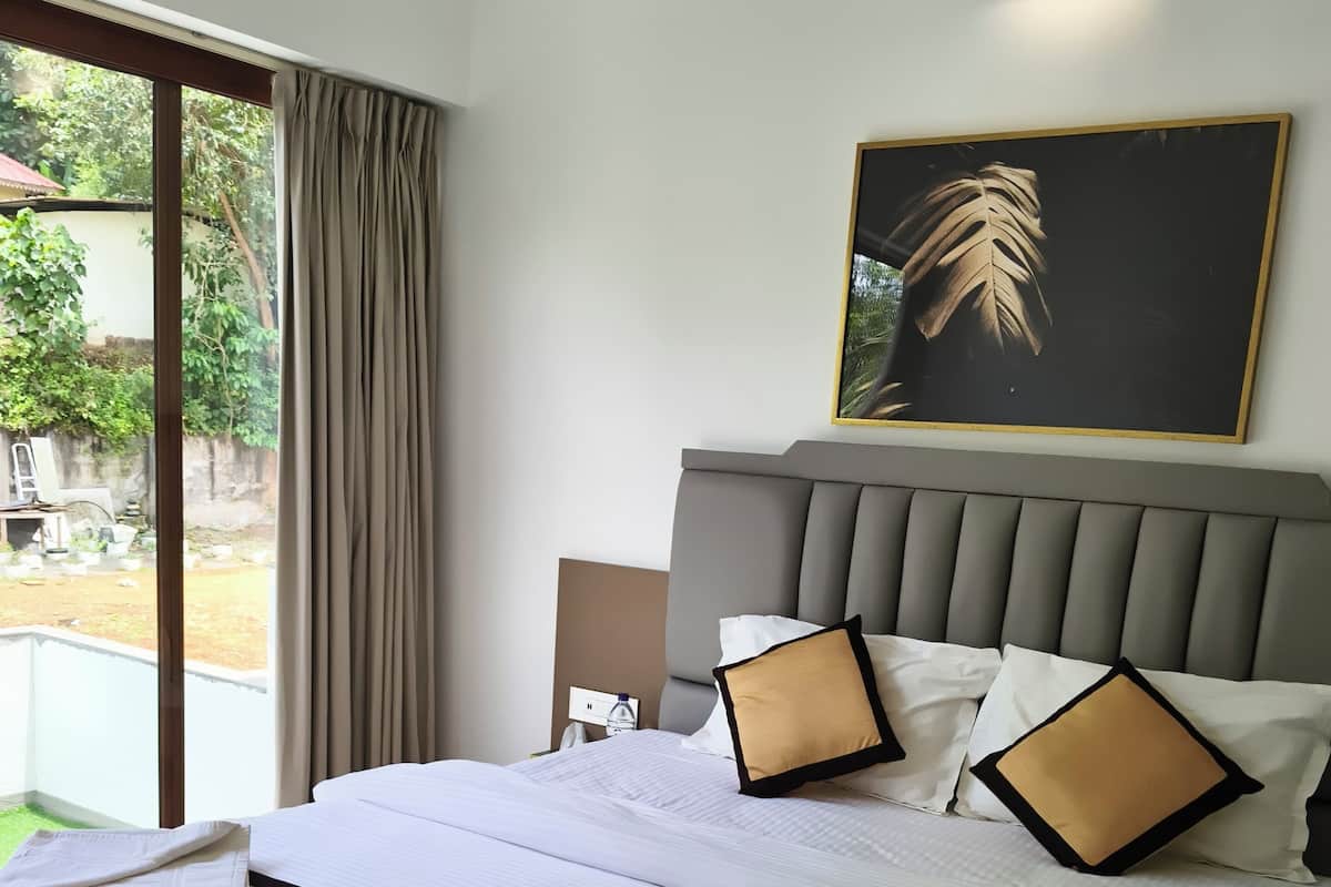 Deluxe Room, Patio, Garden View