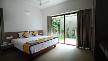 ห้องดีลักซ์, ลานระเบียง, วิวสวน | ตู้นิรภัยในห้องพัก, ห้องเก็บเสียง, เตารีด/โต๊ะรีดผ้า, เตียงเสริม/เปล
