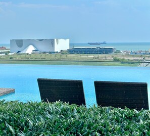 Outdoor pool - Amber Cove Impression City Heystay (Malacca City)