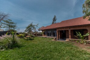 Exterior - Vintage-Modern Fully Furnished Service Apartments (Moshono, Arusha, Tanzania)