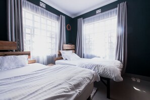 3 bedrooms, iron/ironing board, WiFi, bed sheets - Vintage-Modern Fully Furnished Service Apartments (Moshono, Arusha, Tanzania)