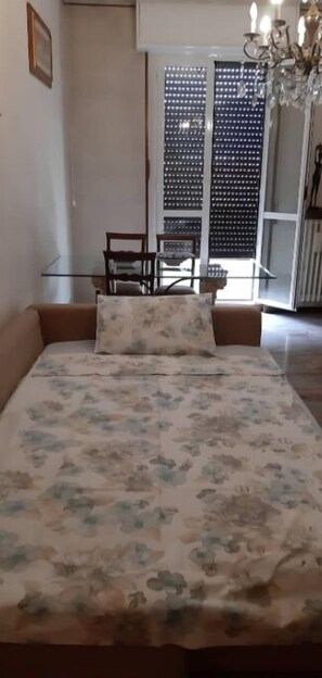 1 chambre, lit parapluie, Wi-Fi gratuit, draps fournis
