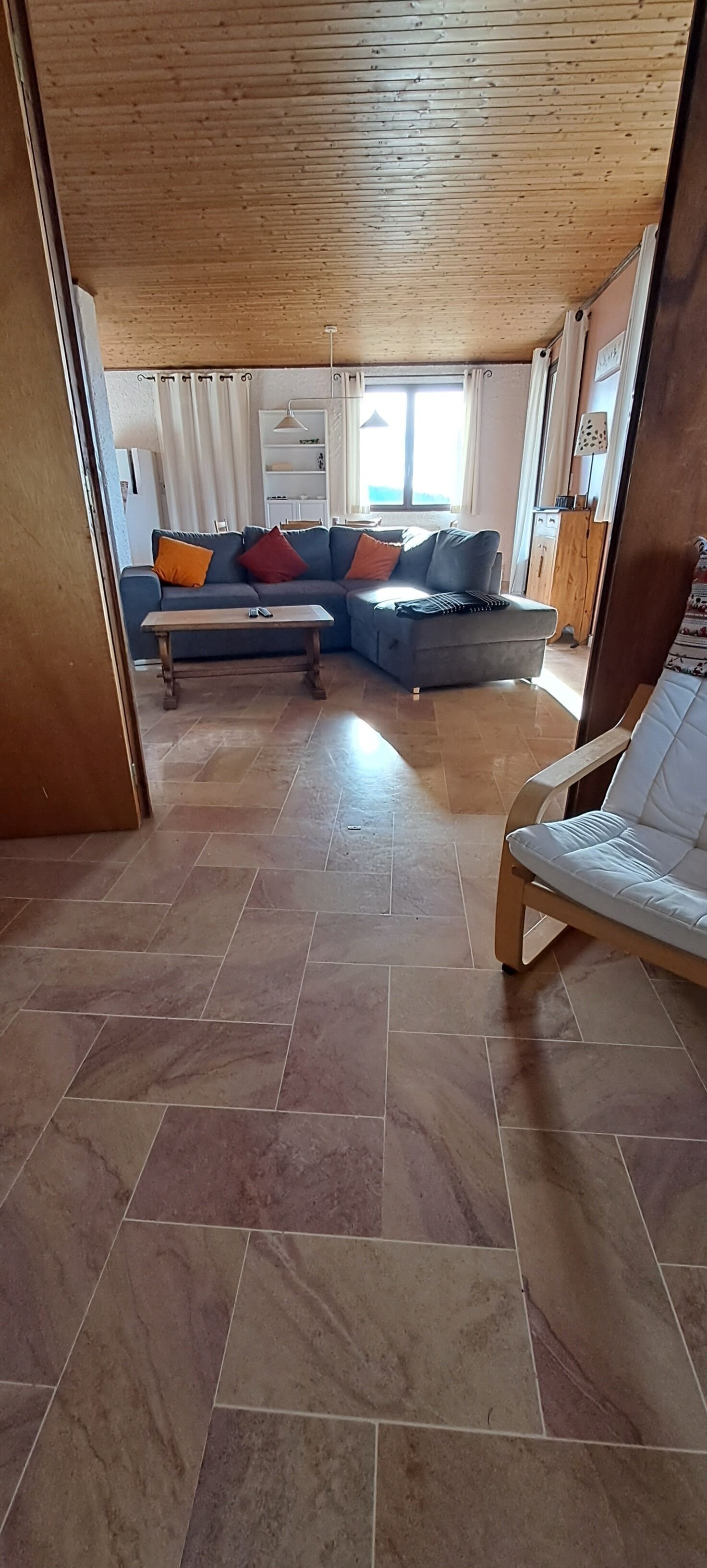 TV, peis, bordtennis og bøker