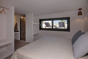 2 habitaciones, tabla de planchar con plancha y cuna de viaje 