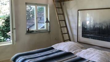 4 Schlafzimmer, Schreibtisch, Bügeleisen/Bügelbrett, Reisekinderbett