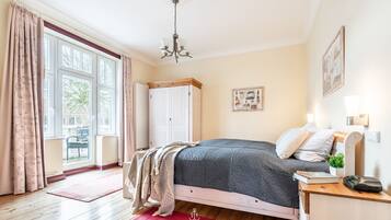 2 Schlafzimmer, Reisekinderbett, kostenloses WLAN, Bettwäsche