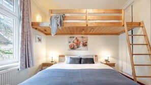 2 bedrooms, travel crib, free WiFi - Villa Büsum Norderpiep - Zentrale Ferienwohnung für 5 Personen mit Dachterrasse (Büsum)