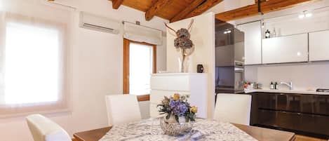 Apartment, 2 Bedrooms, Smoking | Living room