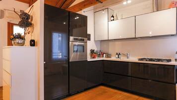 Apartment, 2 Bedrooms, Smoking | Living room