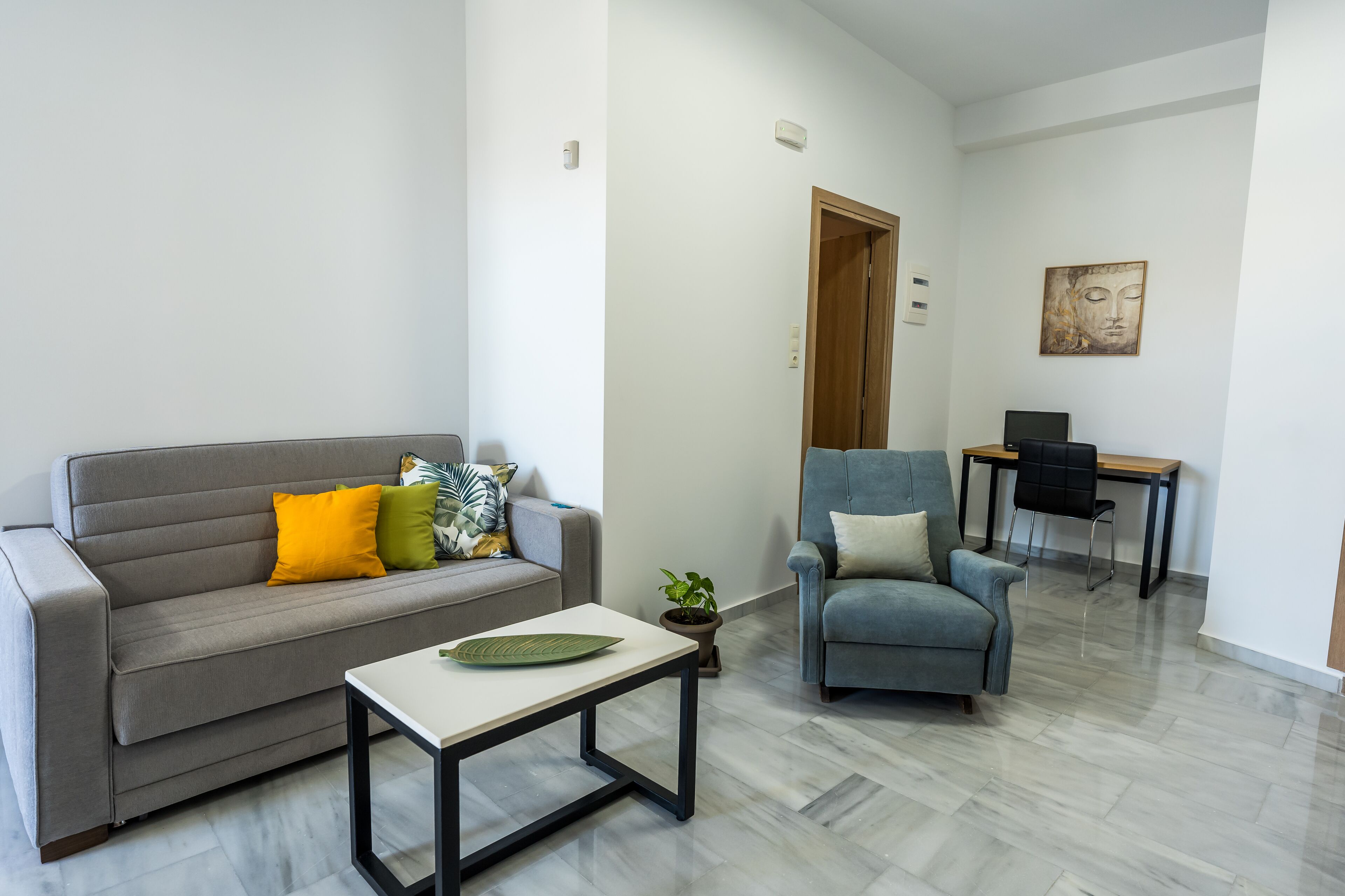 Apartamento Premium, 1 habitación | Zona de estar | Una televisión de pantalla plana, Netflix, servicios de streaming