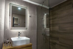 Premium Apartment, 1 Bedroom | Bathroom