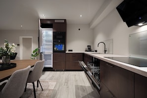 Apartment, 2 Schlafzimmer, Bergblick | Eigene Küche | Toaster, Kochgeschirr/Geschirr/Besteck, Reinigungsartikel