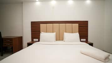 Deluxe Apartment | 1 bedroom, minibar, desk, iron/ironing board