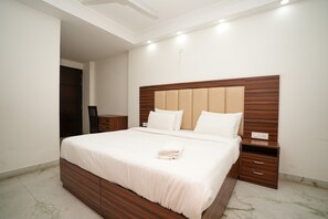 Deluxe Apartment | 1 bedroom, minibar, desk, iron/ironing board - Daffodils Serviced Apartment (Gurugram)