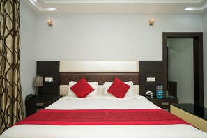 Deluxe-Doppelzimmer | Minibar, Schreibtisch, Bügeleisen/Bügelbrett, Zustellbetten