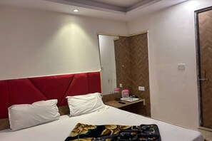 Deluxe Room | Desk, rollaway beds, free WiFi, bed sheets - Shree Lodge Near New Delhi Railway Station, Paharganj (New Delhi)