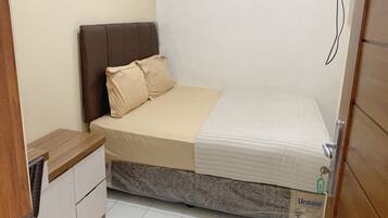 Standard Double Room | Desk, free WiFi, bed sheets
