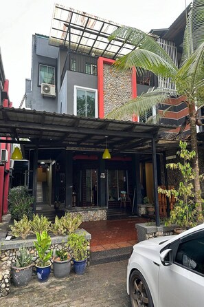 Exterior - Bull & Bear Airport Hotel Langkawi (Langkawi)
