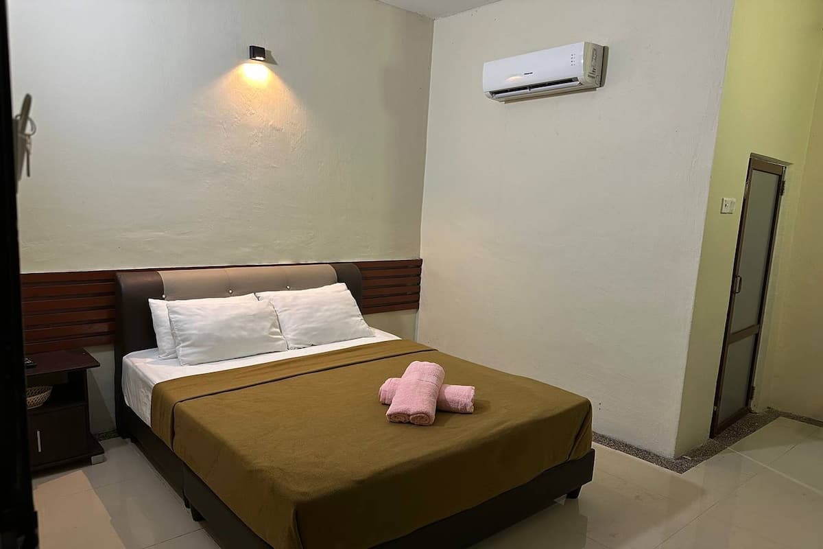 Deluxe Double Room | 1 bedroom, in-room safe, desk, free WiFi