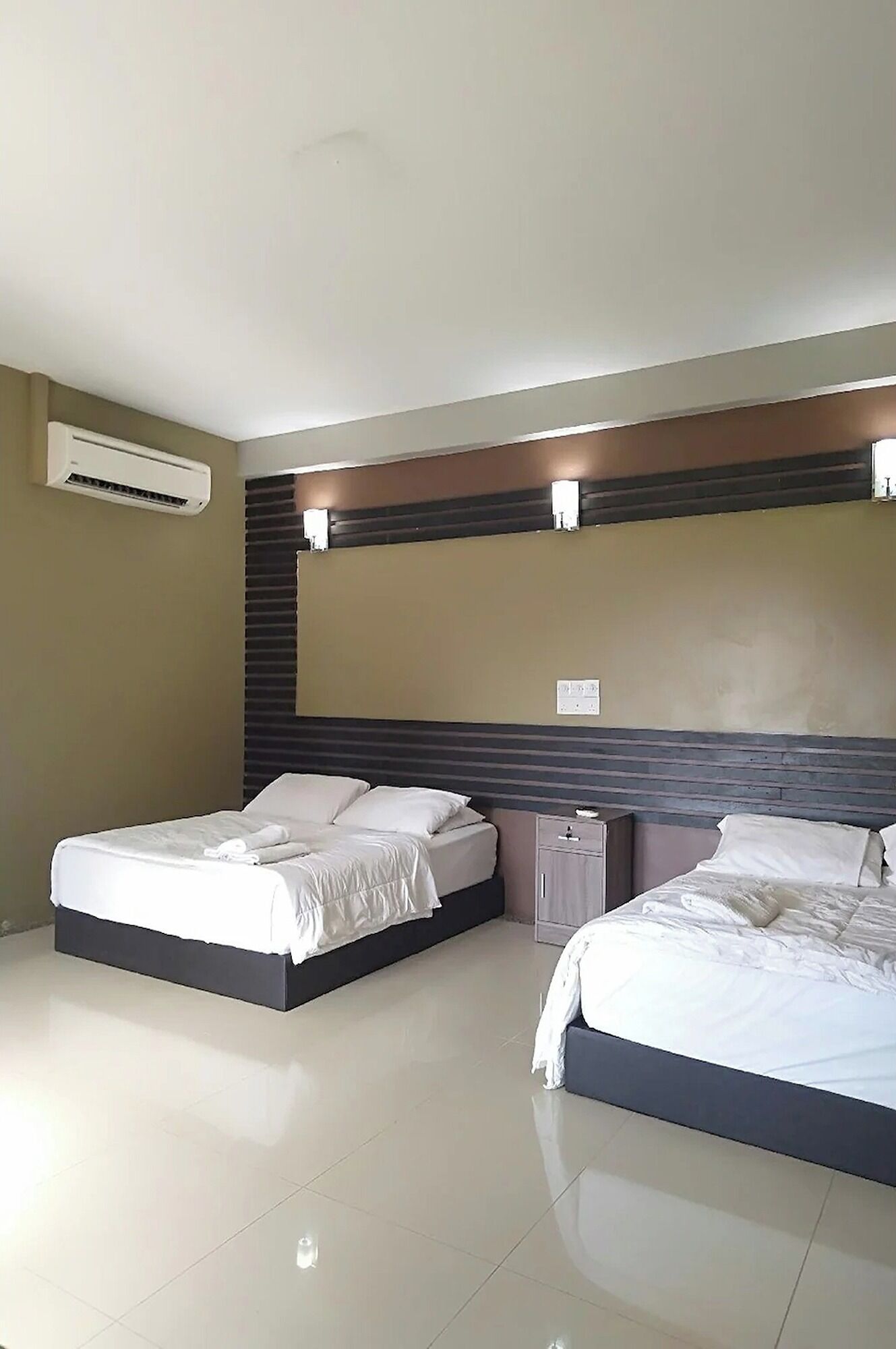 In-room safe, desk, free WiFi