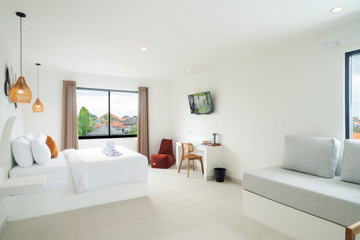 1 bedroom, in-room safe, desk, iron/ironing board