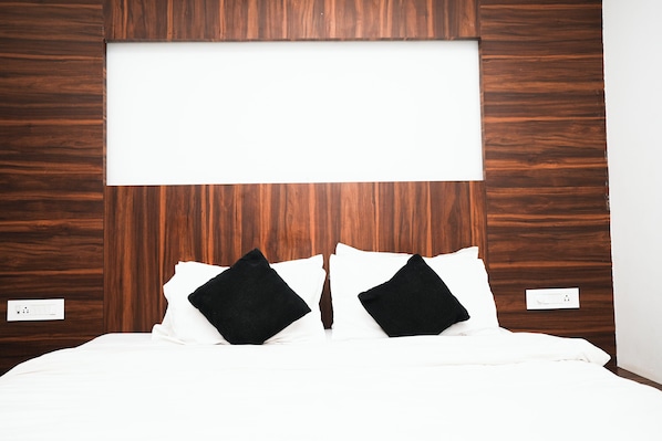 Habitación Deluxe | Caja de seguridad en la habitación, escritorio y insonorización 